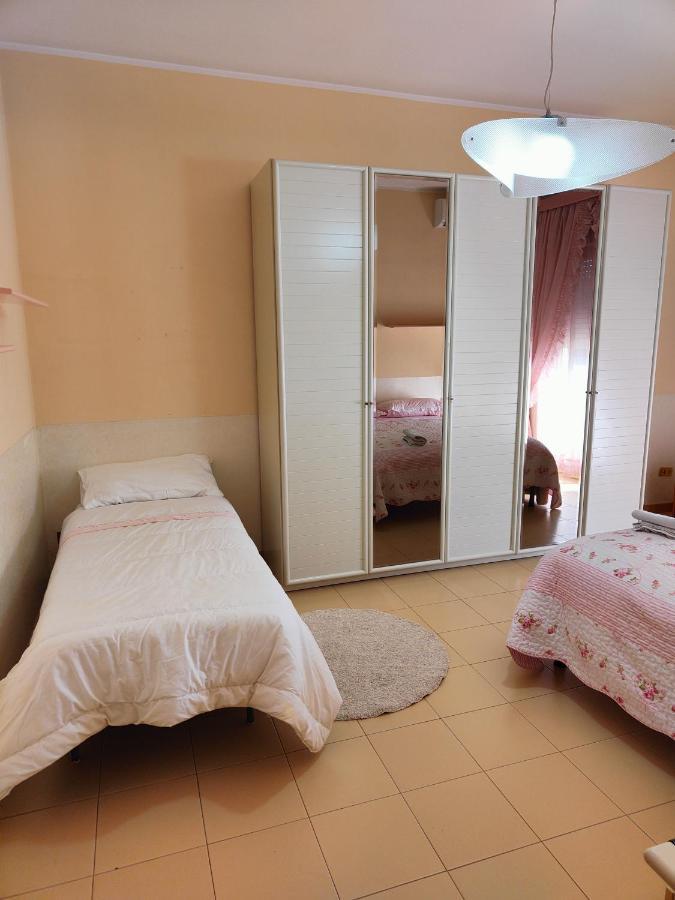 Appartamento In Villa Virginia Fino A 10 Ospiti Mondragone Exterior photo